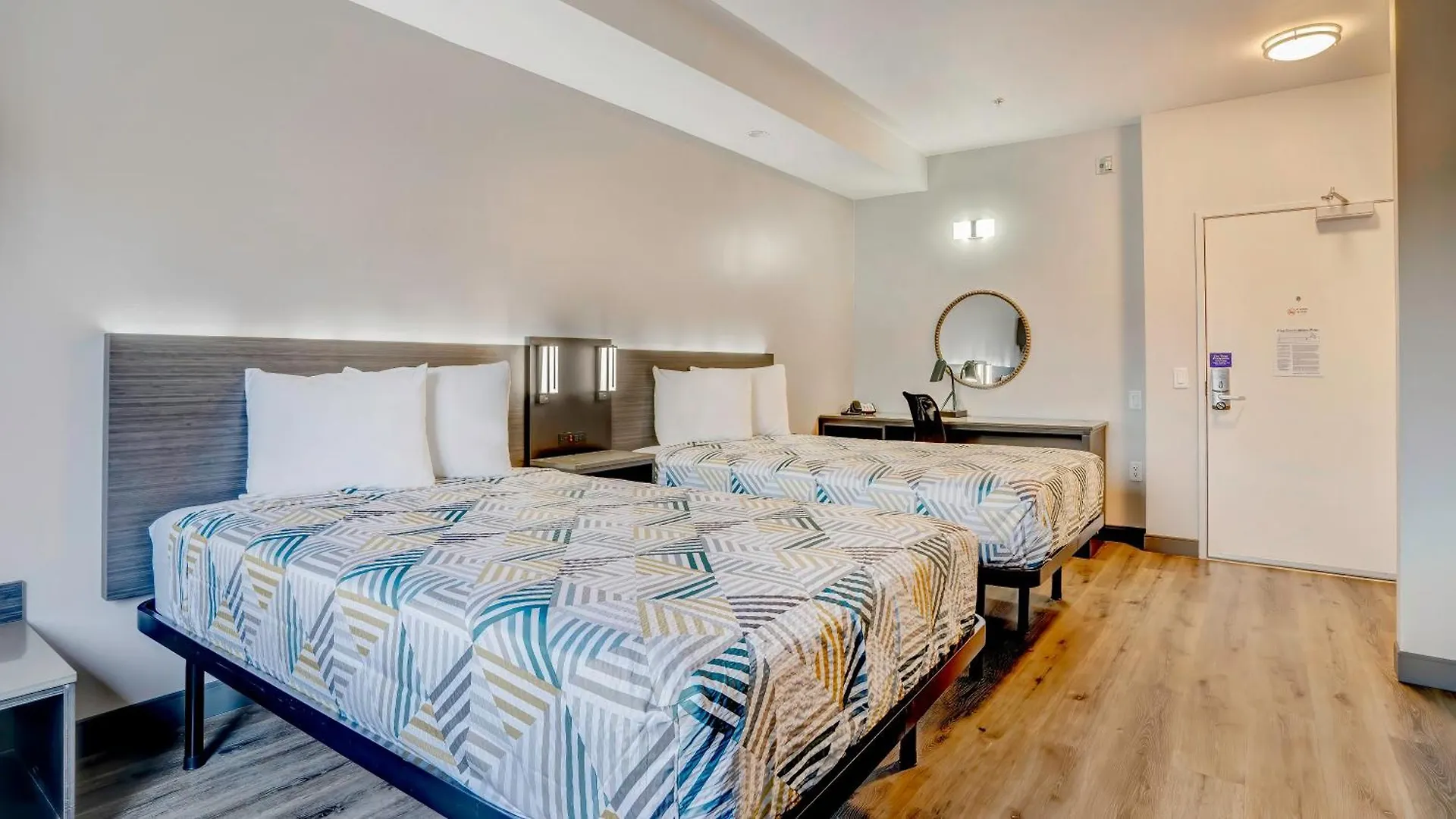Staying Near Perris Hill Park: 6 Airport Hotels Compared