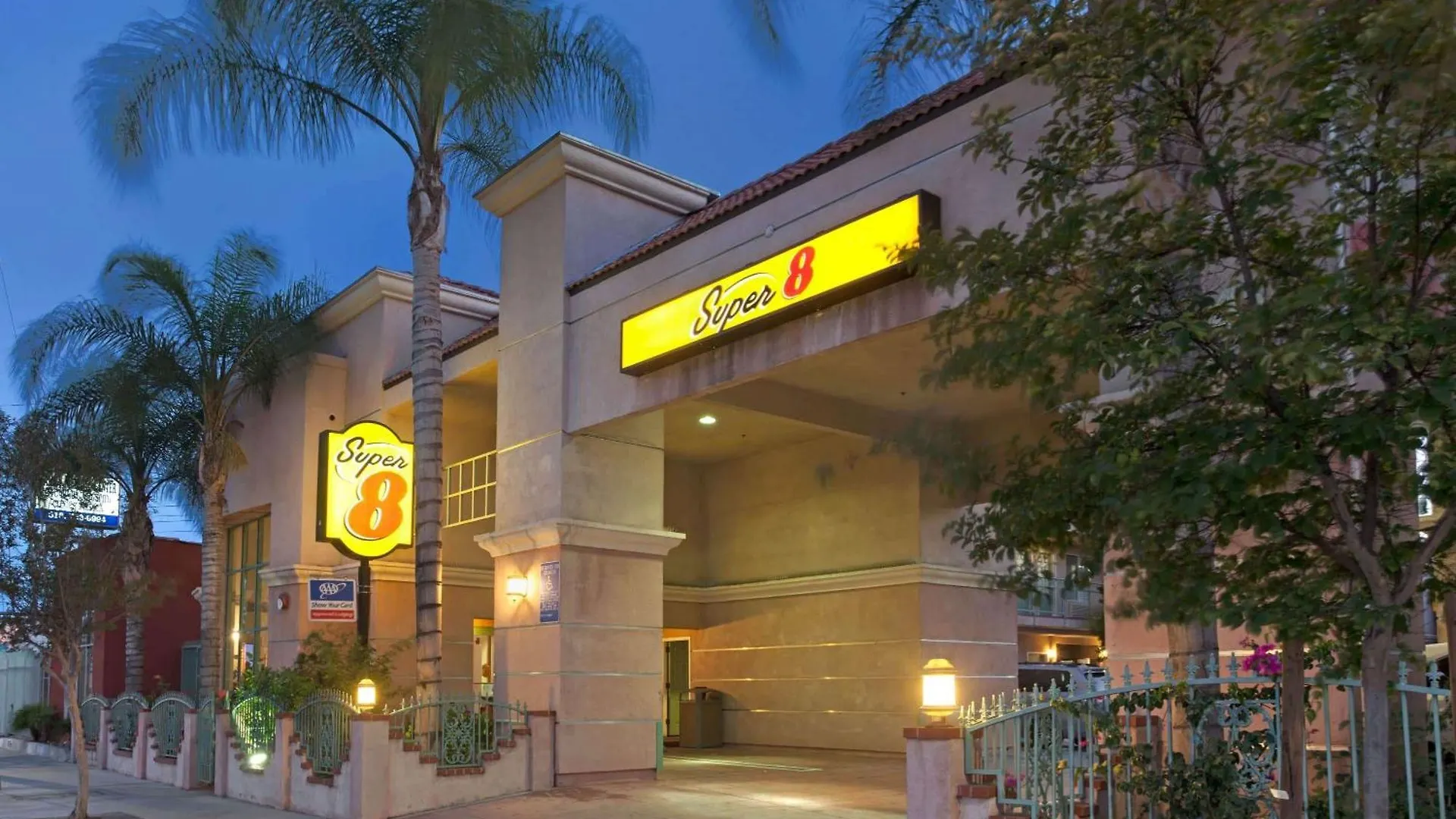 Staying Near Warner Bros. Studios: 4 Airport Hotels Compared